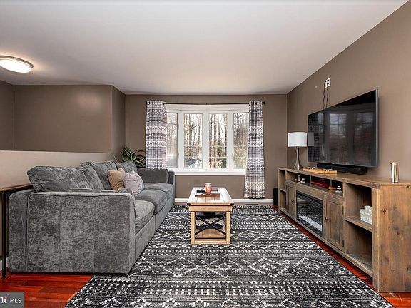 3rd image of 7694 Old Bayside Rd