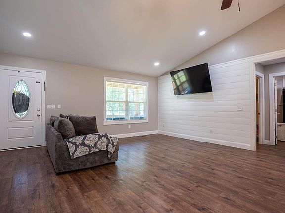 4th image of 178 Shankles Cir