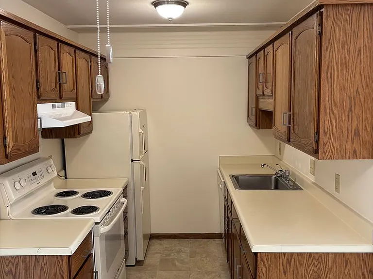 Pineview — Photo 45