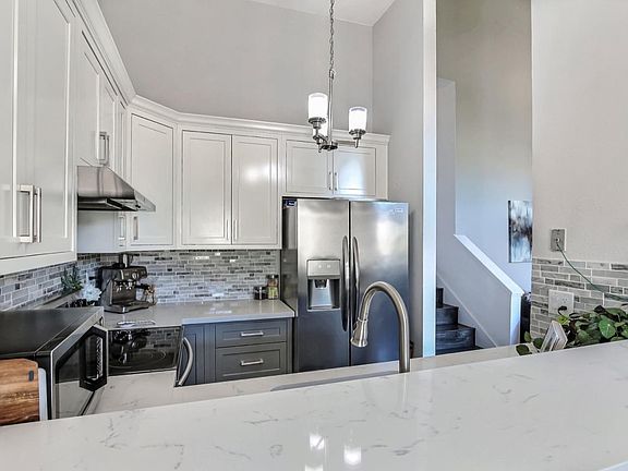 3rd image of 484 Coyote Creek Cir