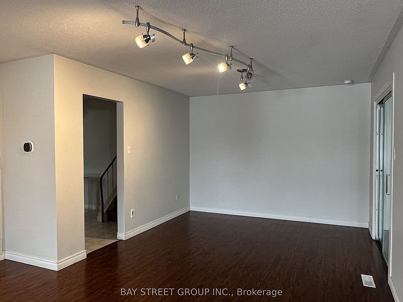 Mississauga House for rent - 3 Bedrooms — photo 3