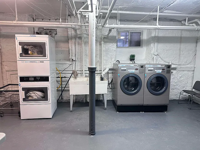 160 Vroom St #41 — Photo 6