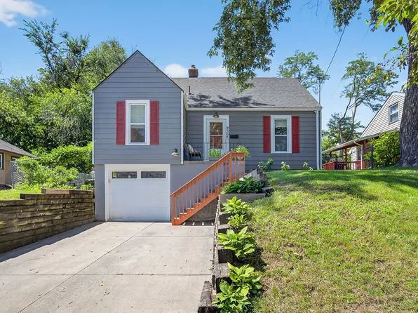 936 28th St, Des Moines, IA 50312