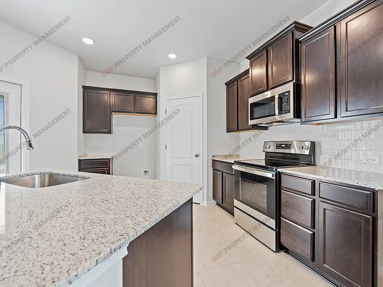 2221 Chia Ct — Photo 6