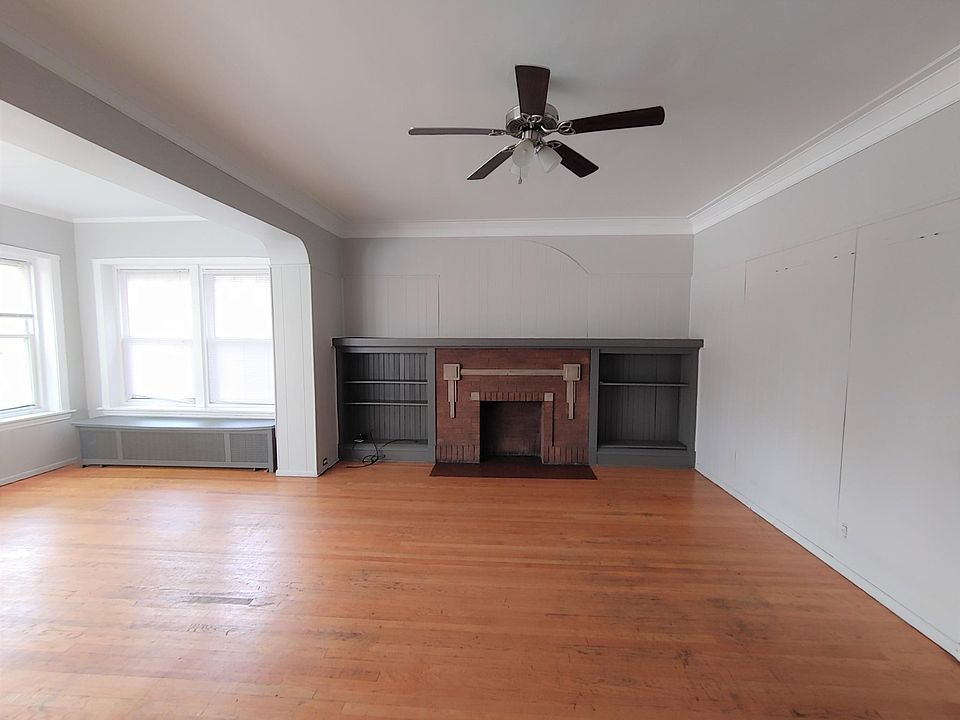 1st image of 6455 N Lakewood Ave #2