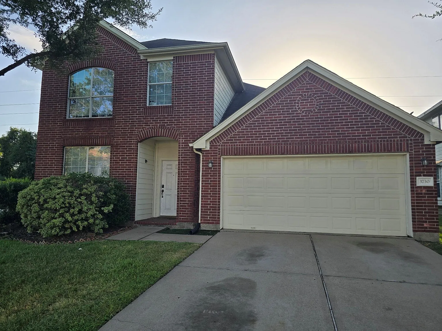 4 bed, 2.5 bath, $2,300 — Photo 1