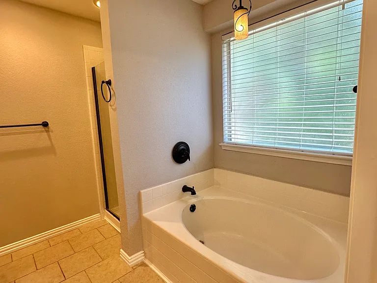 4905 Spur Ridge Ct — Photo 13