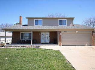 38684 Pinebrook Dr, Sterling Heights, MI 48310