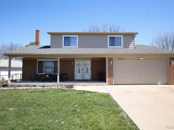38684 Pinebrook Dr, Sterling Heights, MI 48310