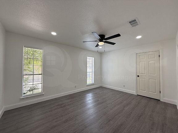 4th image of 718 E Pecan St