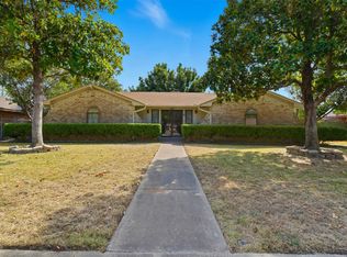 205 Hillcrest Dr, Midlothian, TX 76065