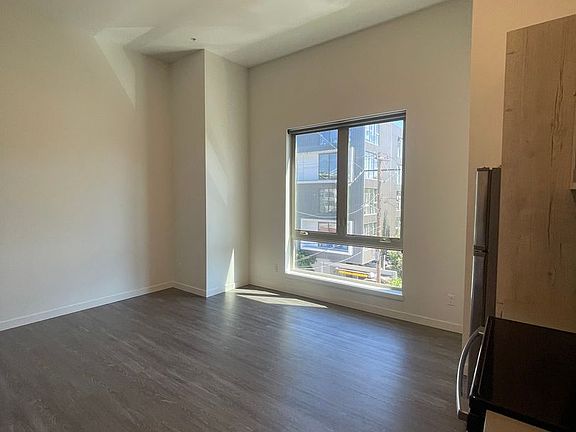 3rd image of 1525 N Webster St #301