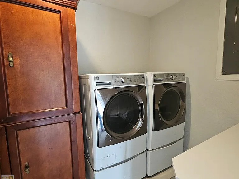 14 Laura Ln — Photo 23