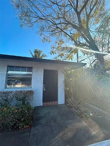 1045 N Andrews Ave #2 Photo 1