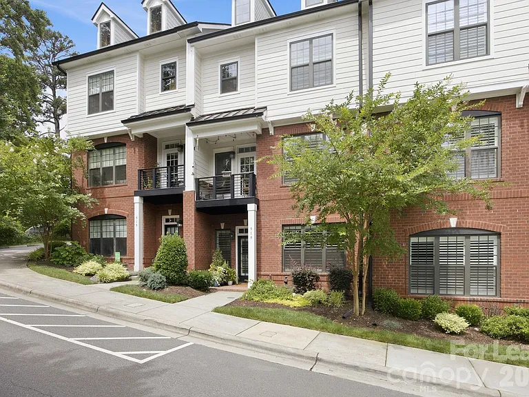 519 Griffith Village Ln — Photo 48