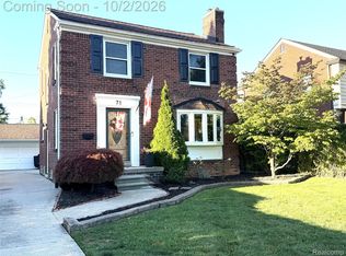 71 Vernier Rd, Grosse Pointe Shores, MI 48236