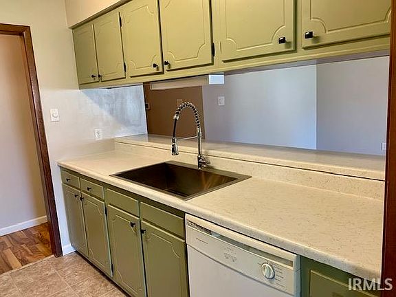 5th image of 530 S Parkway Dr