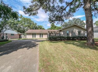 15307 Pleasant Valley Rd, Houston, TX 77062