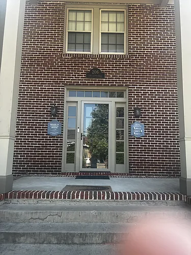 206 N Poplar St E Photo 1