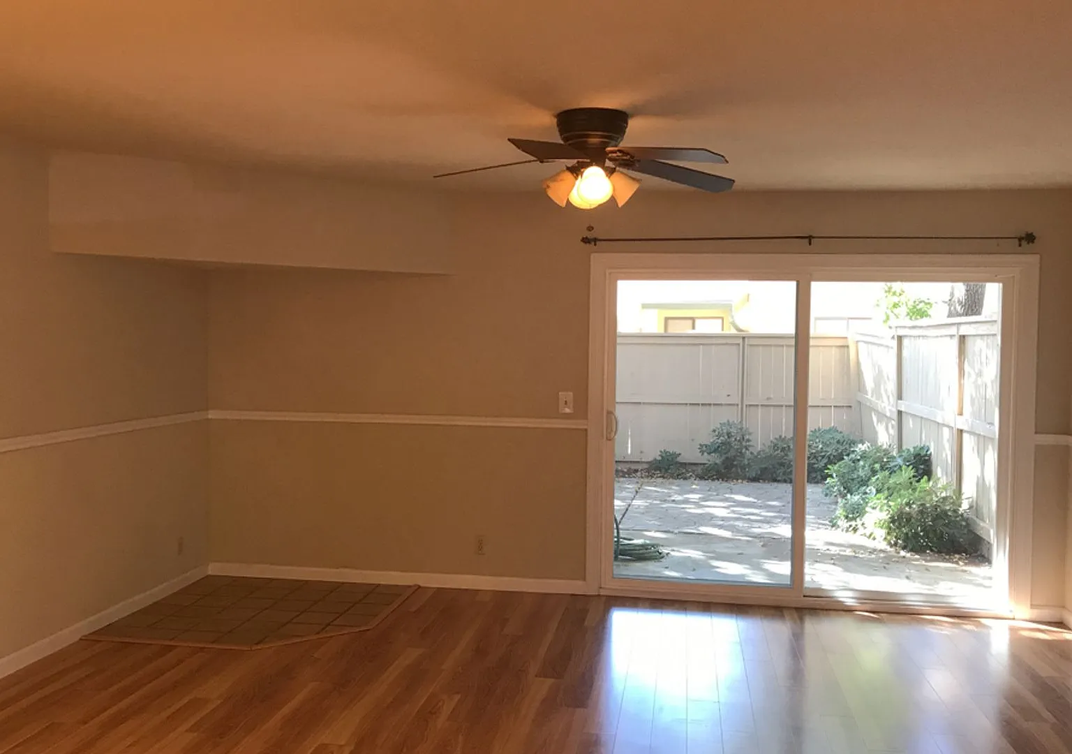 2 Bedroom 1.5 Bath Updated Condo Available September! — Photo 4