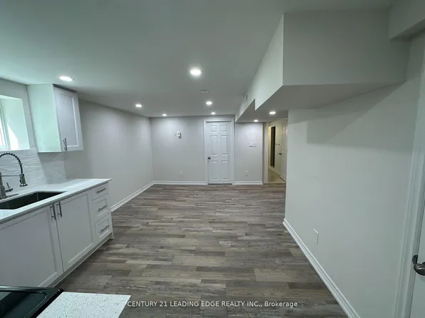 11 White Abbey Park #Basement, Toronto, ON M1R 4R3