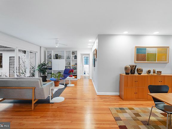 3rd image of 414 Crown View Dr