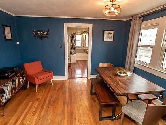 3rd image of 2757 Allen Ave