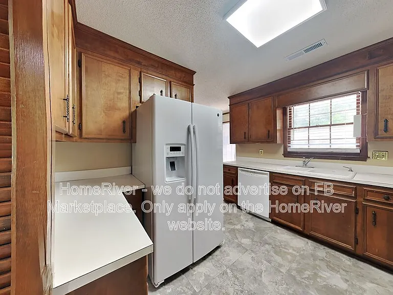 889 Twin Lakes Dr — Photo 6