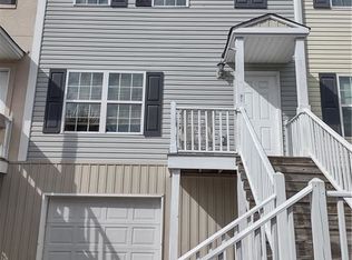 317 Laurel Oak Ln, Savannah, GA 31404