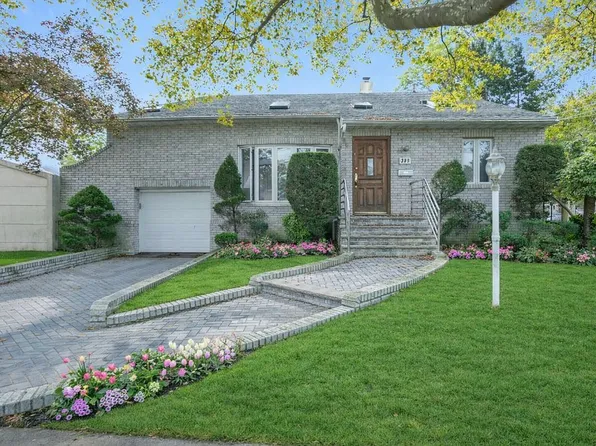 389 Mayfair Dr S, Brooklyn, NY 11234