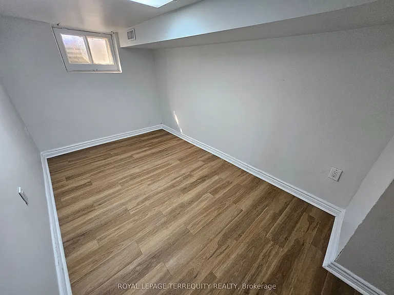 14 Hollis St — Photo 16