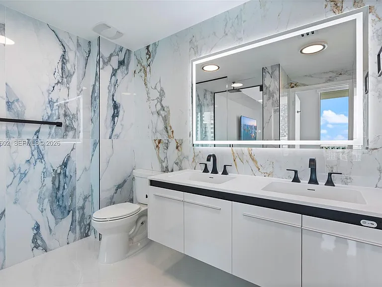 350 NE 24th St #1107 — Photo 11