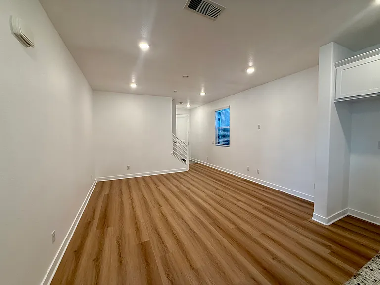 2040 Divine Arroyo — Photo 4