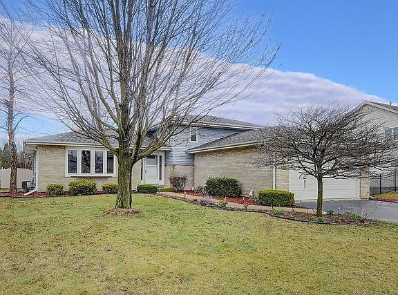 2nd image of 850 Wildwood Dr