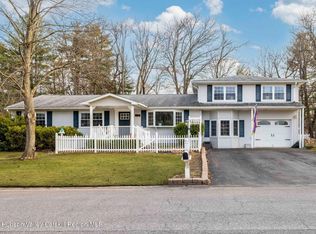 20 Mary Ave, Lake Katrine, NY 12449