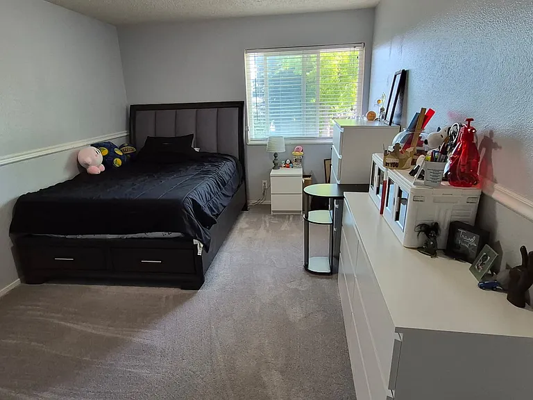 708 Fleming Ave E — Photo 2
