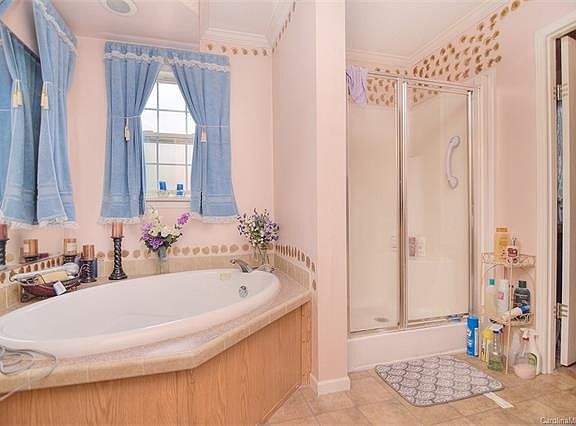 5th image of 553 Saint Chrisnic Ct