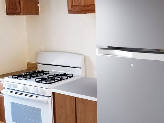4th image of 640 S Jordan Ave #1020
