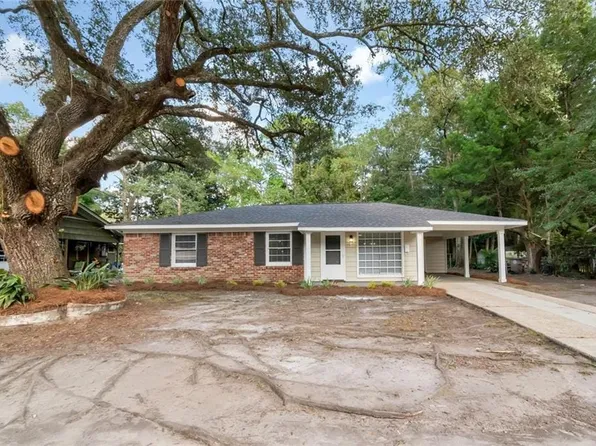 1605 Greenbrier Dr E, Mobile, AL 36605
