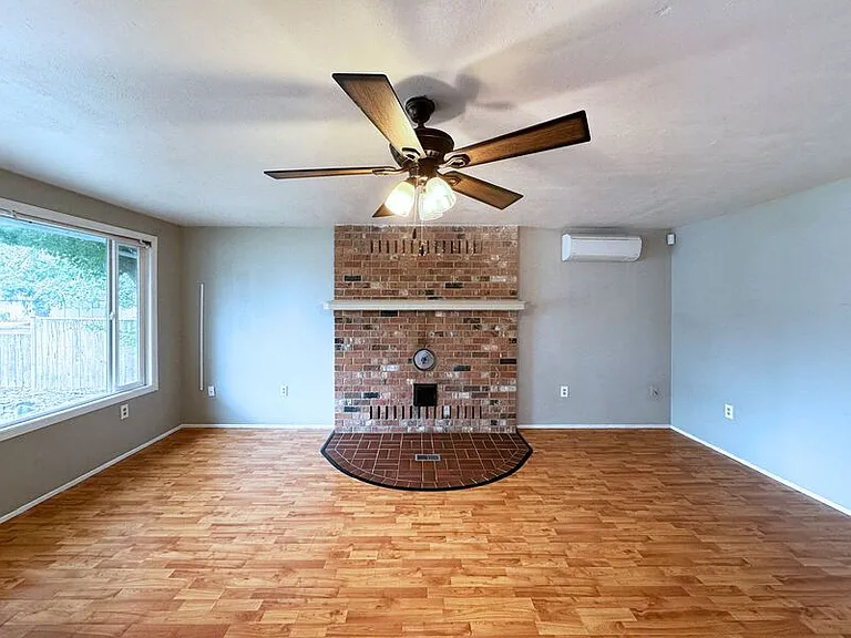 2083 Amirante St — Photo 4