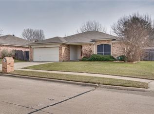 7213 Royal Oak Dr, Benbrook, TX 76126