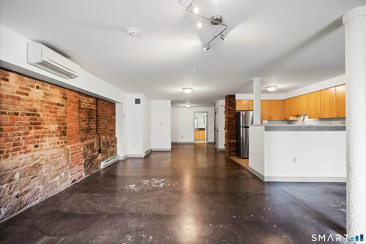 Building Photo - 40 Elm St #B