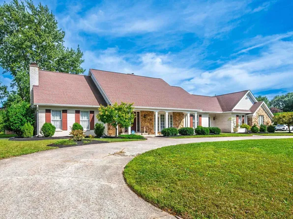 3900 N Vienna Woods Dr, Muncie, IN 47304