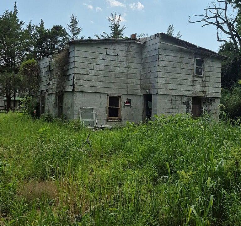 2nd image of 112 Sheppard Davis Rd