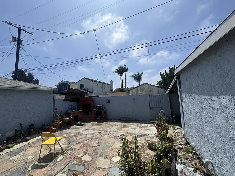 878 Warren Ave — Photo 33