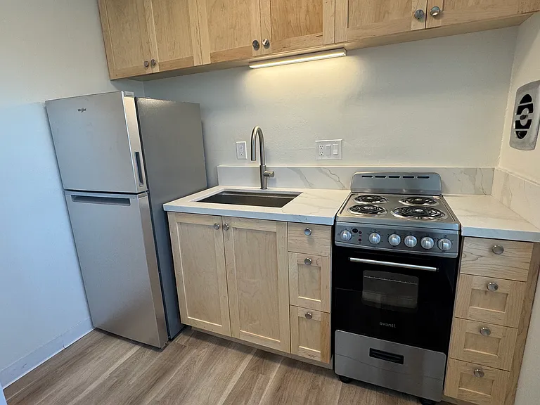 1606 Grand Ave #C — Photo 4