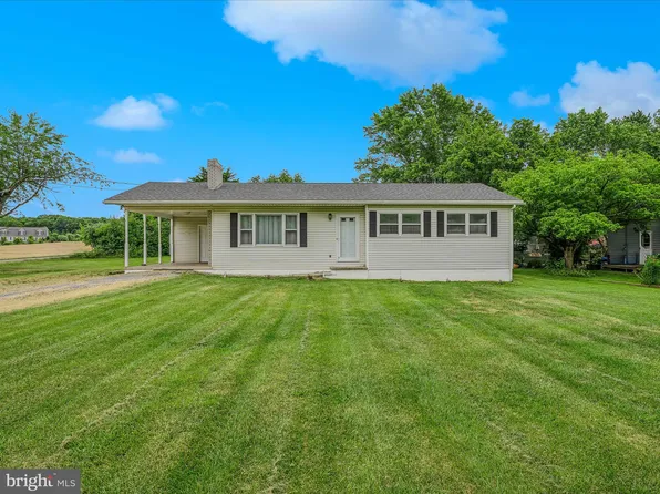 6073 Valley Rd, Berkeley Springs, WV 25411