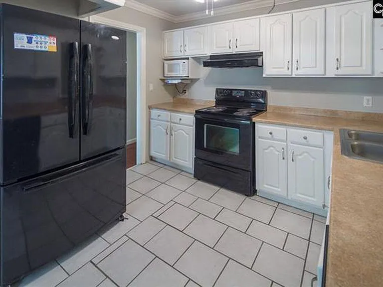 98 Riverview Ct — Photo 2
