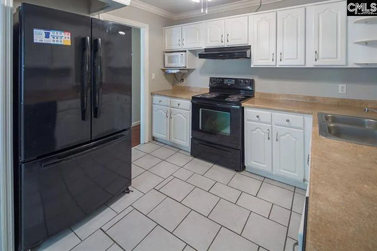 Building Photo - 98 Riverview Ct