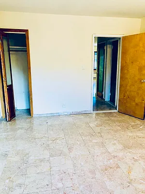 Rented by Zikos Realty Services | media 6